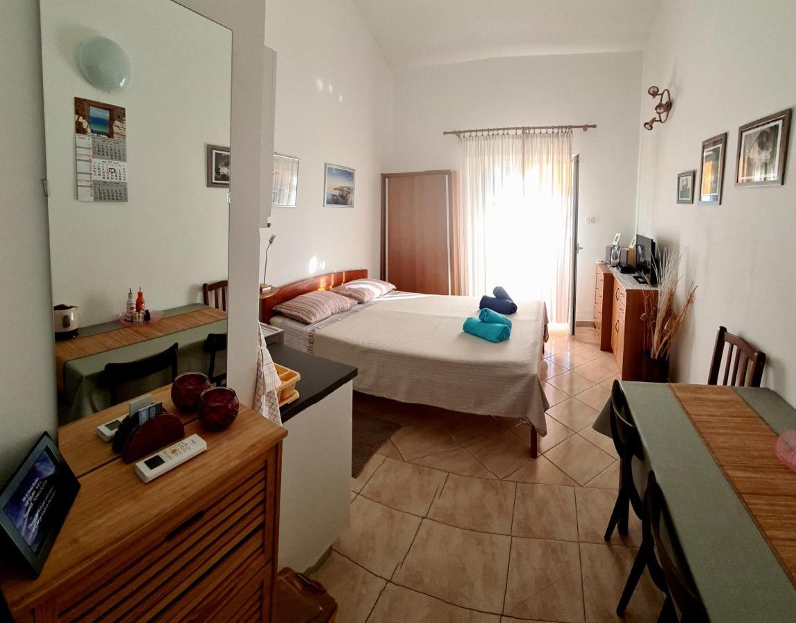 Studio Apartman Stara Baška Exteriér fotografie