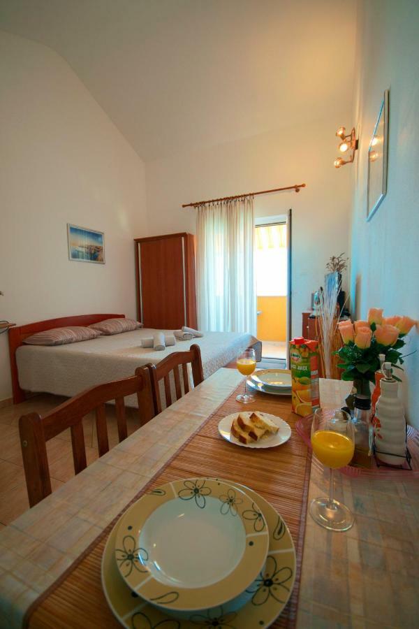 Studio Apartman Stara Baška Exteriér fotografie